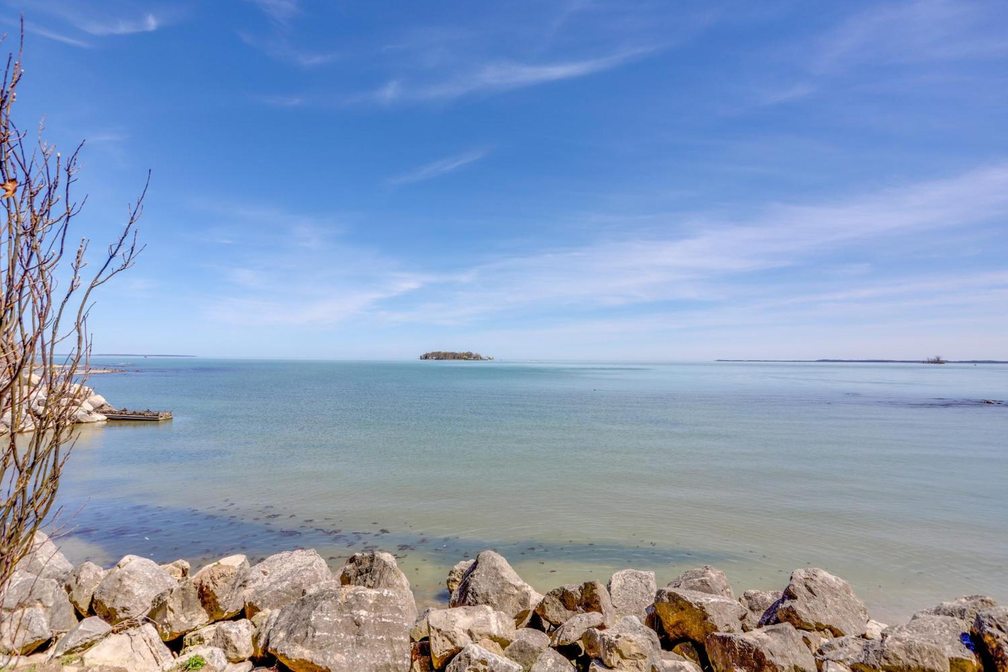 Waterfront Middle Bass Condo With Pool Access! Put-in-Bay Eksteriør bilde